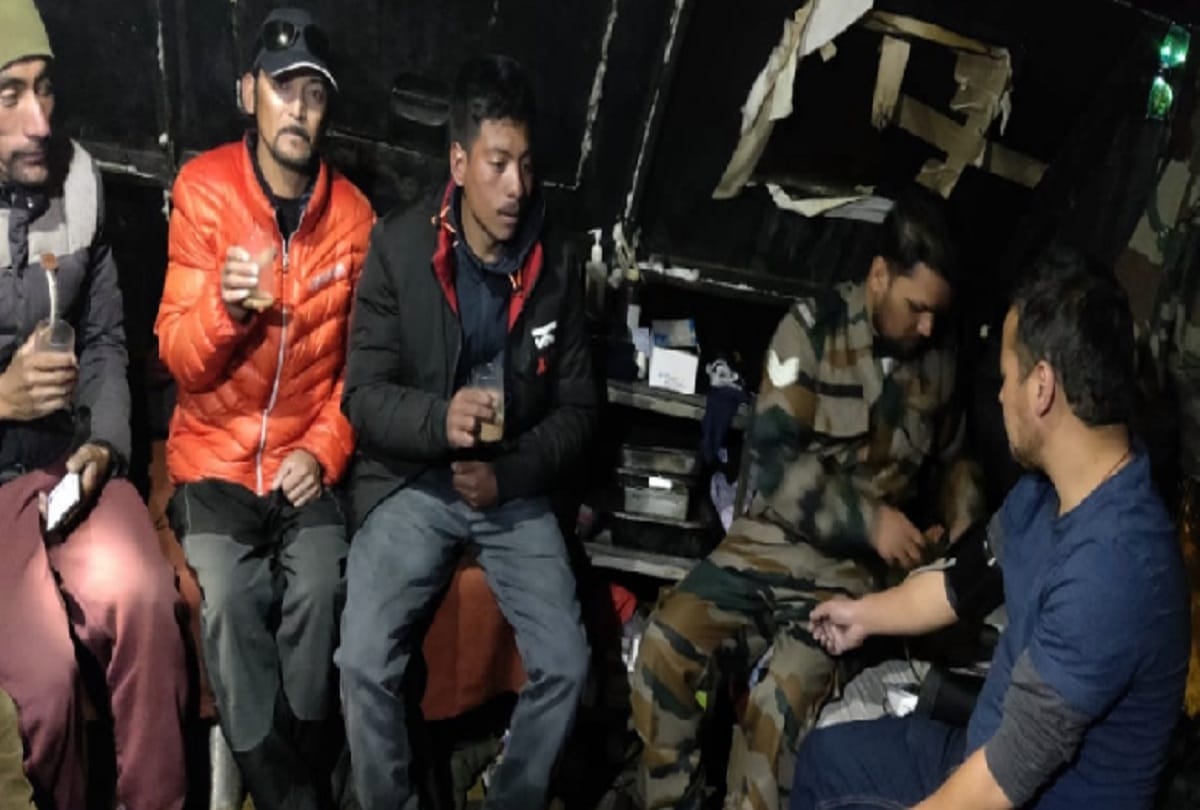Army became angels for 8 people stranded at Khardungla top