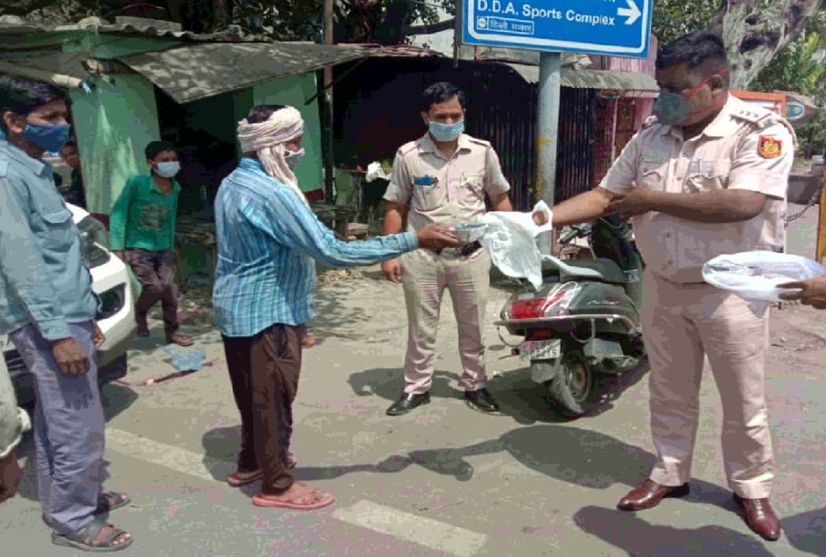 Delhi news: Delhi Police is busy in performing social responsibility along with duty