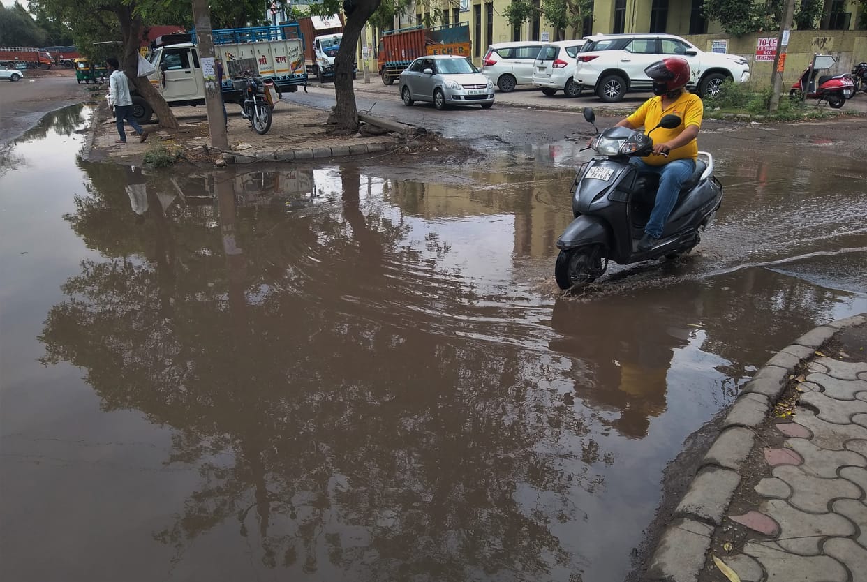 Weather: mercury fell due to rain, city power gulp due to strong wind, waterlogging in industrial area, routine affected
