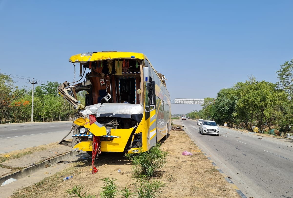 two died and many injured in a bus accident in barabanki.