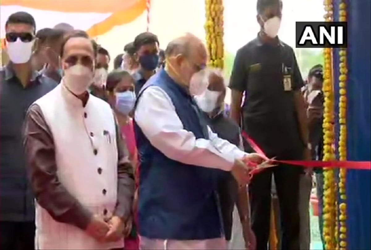 Union Home Minister Amit Shah inaugurates an Oxygen plant at Gandhinagar cm and deputy cm present