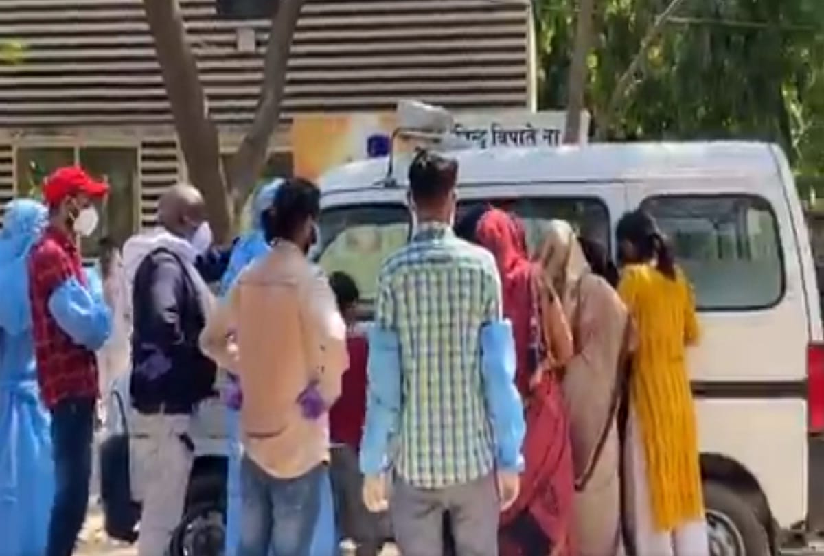 45 year old covid patient passed away family broke down for last time to see at CNG Crematorium