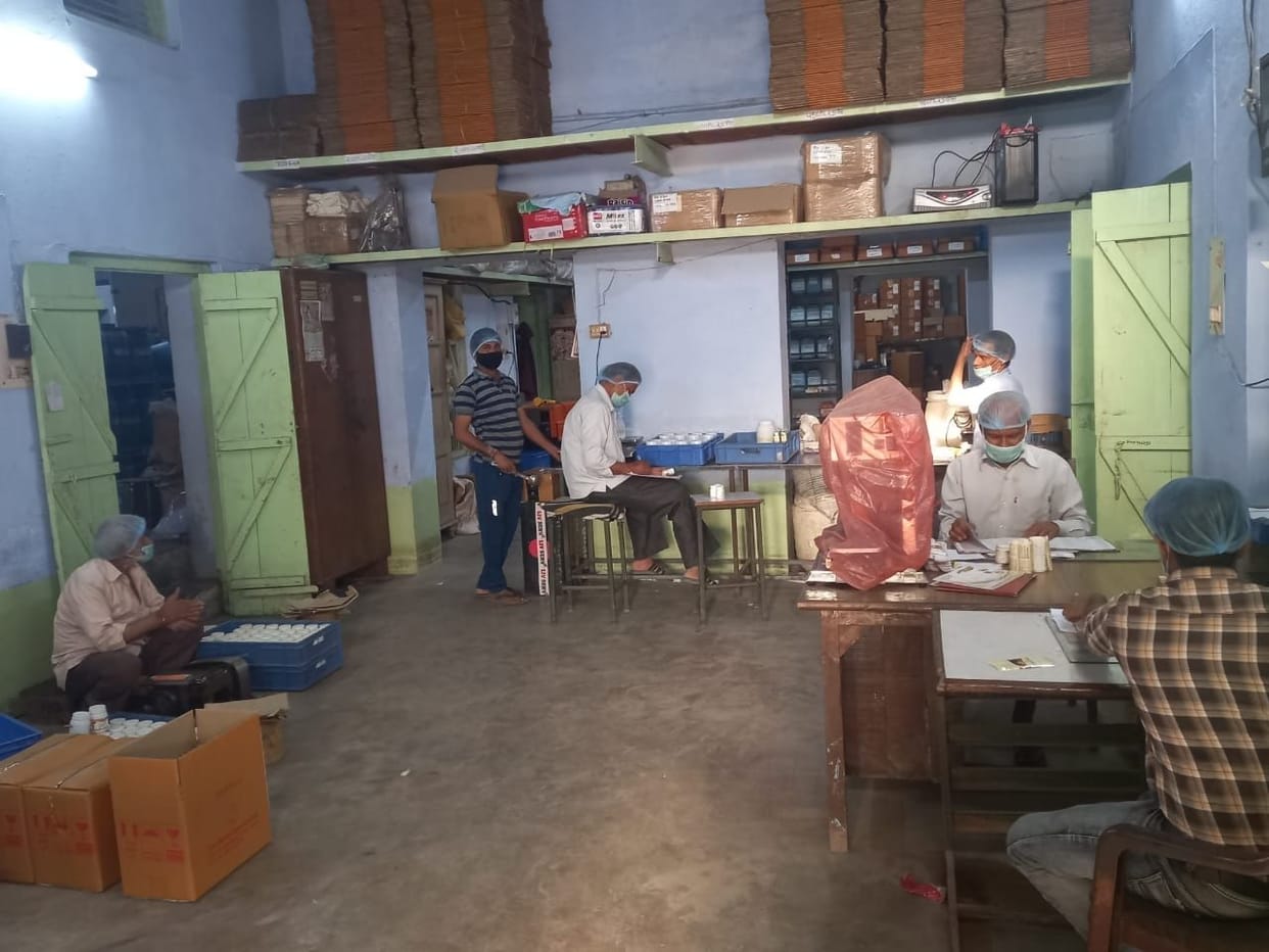 Hathras: Factories still open in Corona curfew