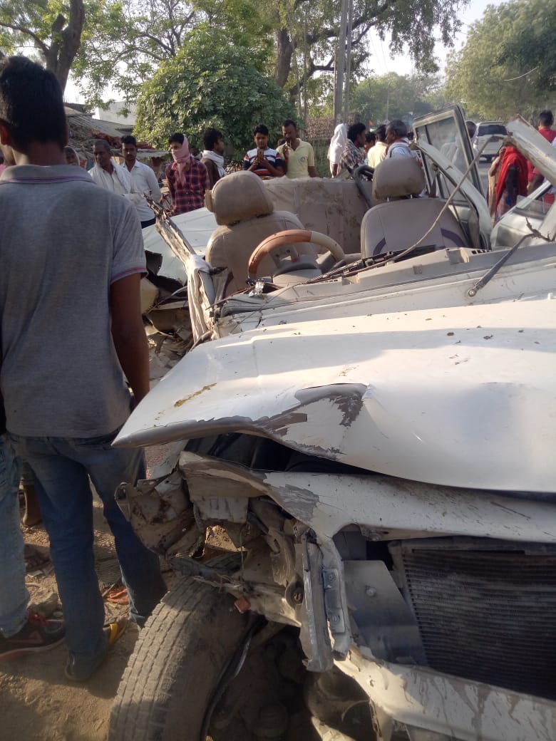 Horrific accident:Three four wheelers collided with truck, four people killed in Bolero in Azamgarh