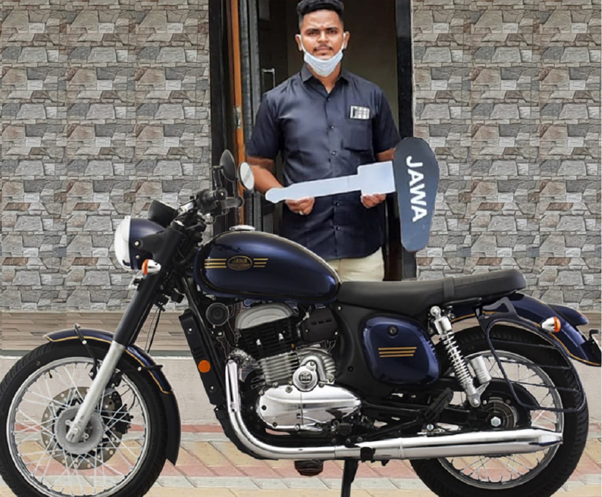 Jawa Motorcycles honours Railway Pointsman Mayur Shelke for his Bravery, gifts him 2021 Jawa Forty two bike