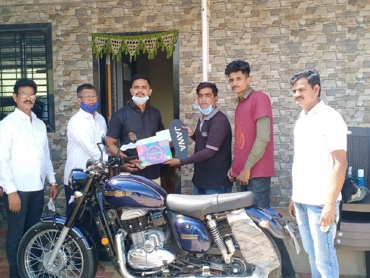 Jawa Motorcycles honours Railway Pointsman Mayur Shelke for his Bravery, gifts him 2021 Jawa Forty two bike