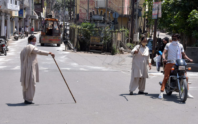 Corona curfew: markets remain closed, movement on roads