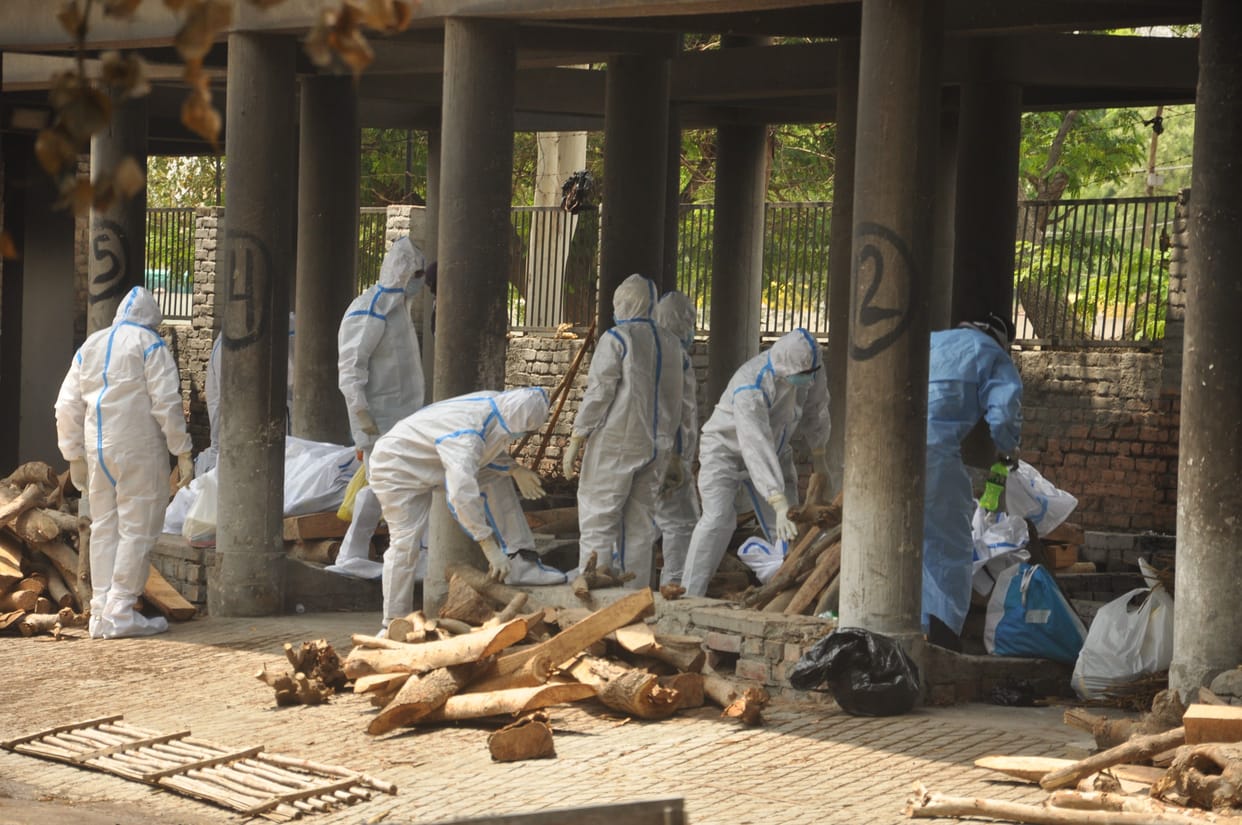 corona, 23 dead body burned