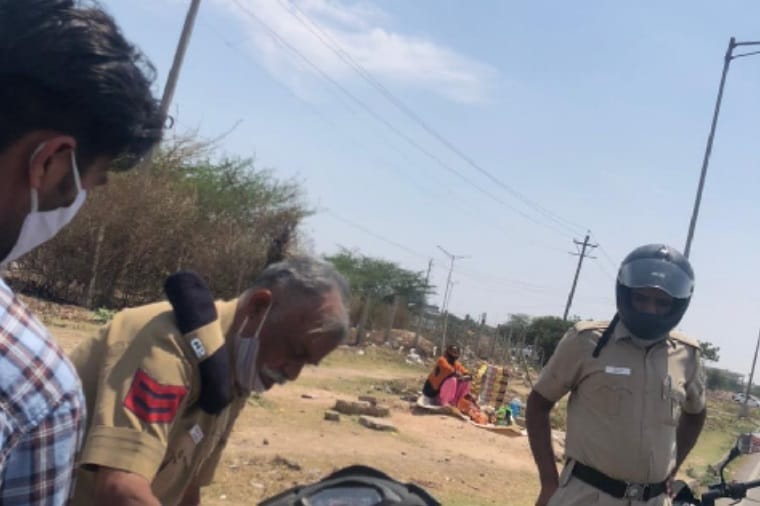 Challan cut for mask under the Nose, but policeman himself mask downed by his nose