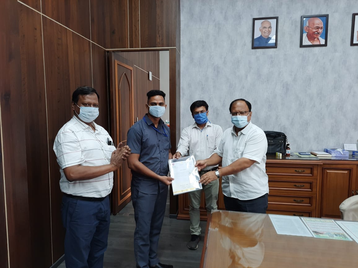 Jawa Motorcycles honours Railway Pointsman Mayur Shelke for his Bravery, gifts him 2021 Jawa Forty two bike