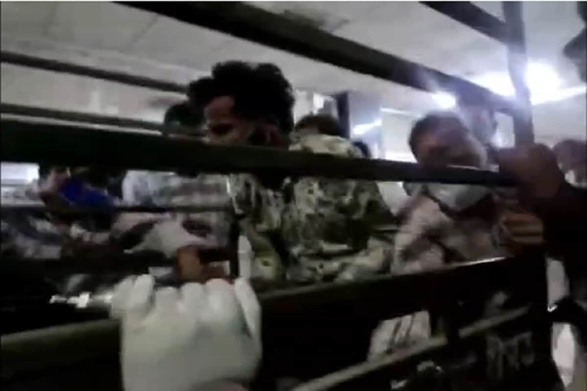 Meerut News: There was ruckus in the hospital over the supply of oxygen cylinders