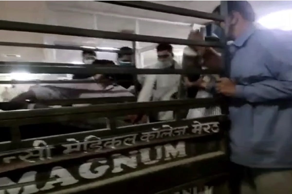 Meerut News: There was ruckus in the hospital over the supply of oxygen cylinders