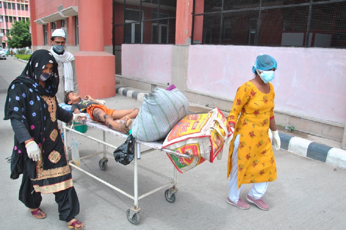 Meerut is short of oxygen and beds in hospitals and see photos