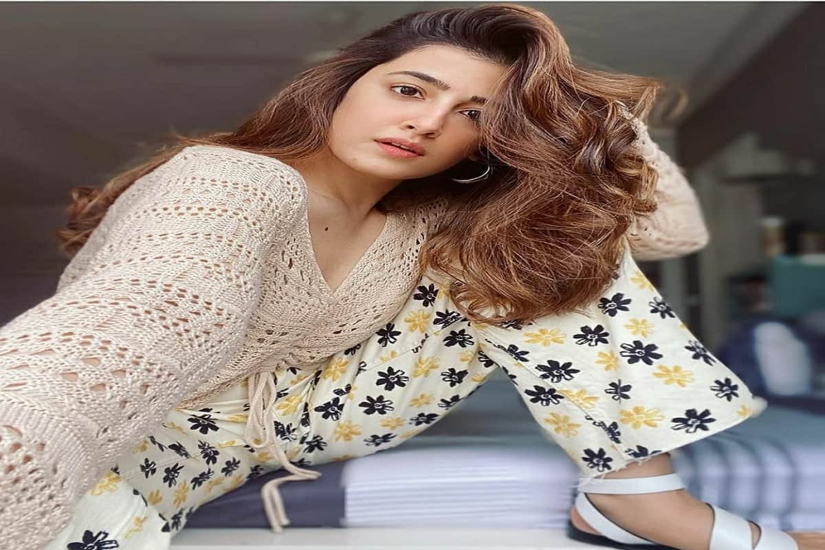 nupur sanons summer look is perfect for girls in hindi