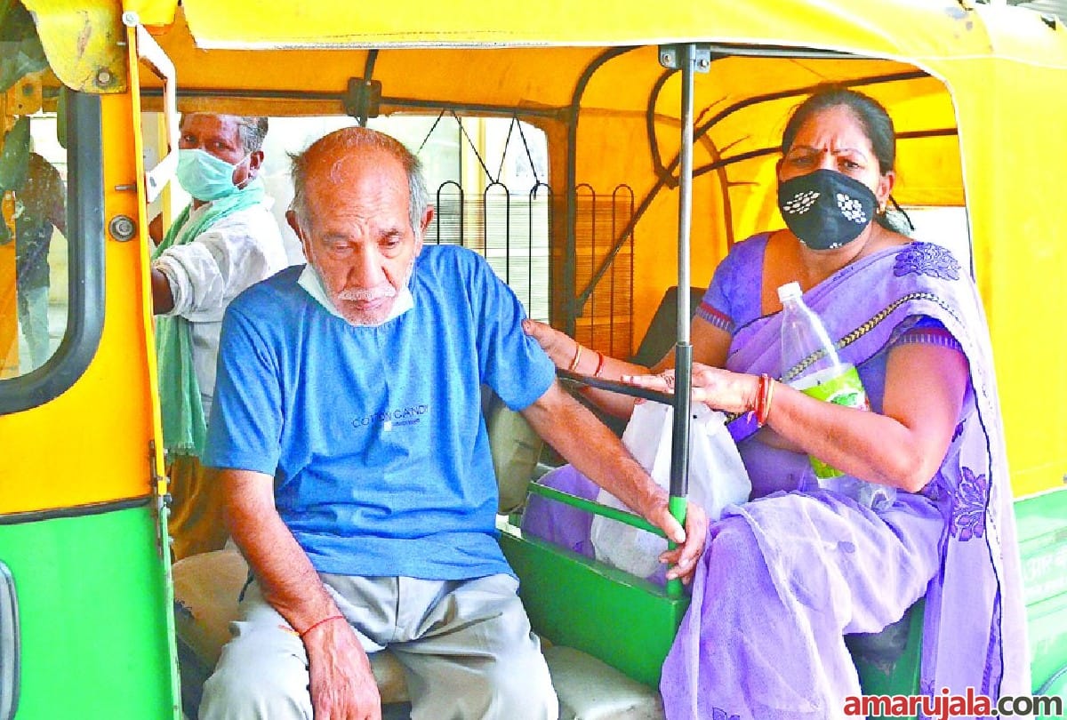 Wife breaths gave to husband through her mouth for save life in agra