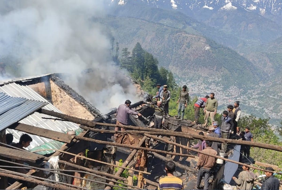 Himachal News:House Gutted In Fire Due To Short Circuit in Kullu