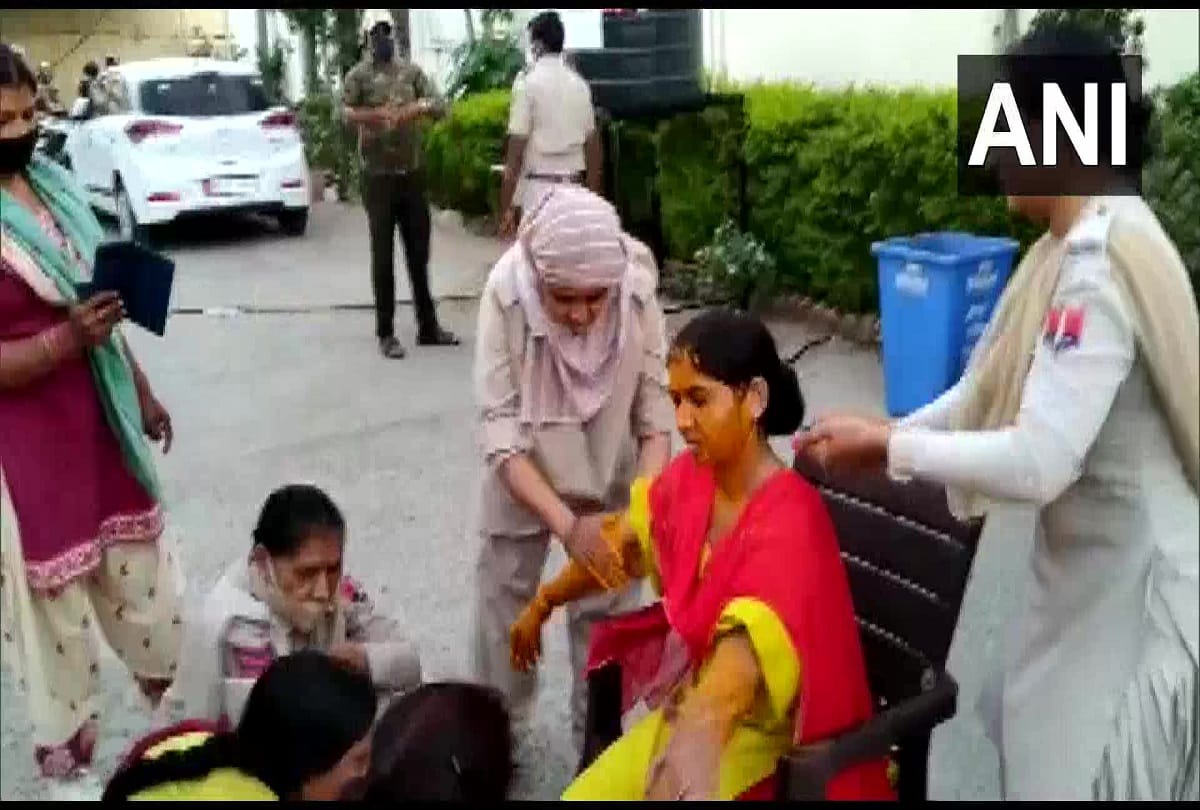 Haldi ceremony of a woman police constable was held at station premises amid surge in COVID19 cases