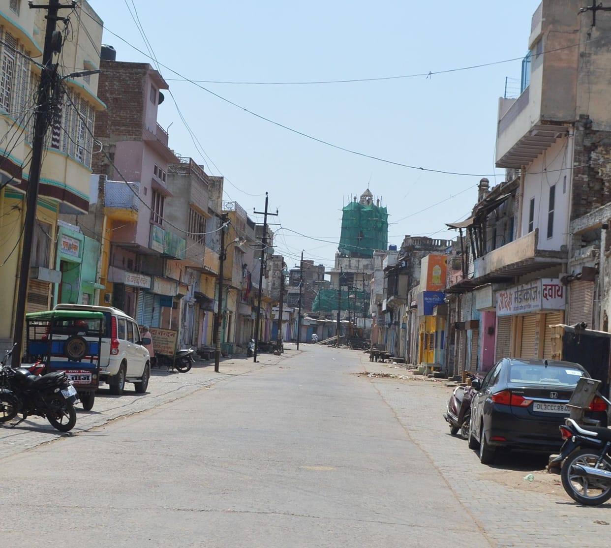 Hathras: Markets closed in Corona curfew, silence in the streets
