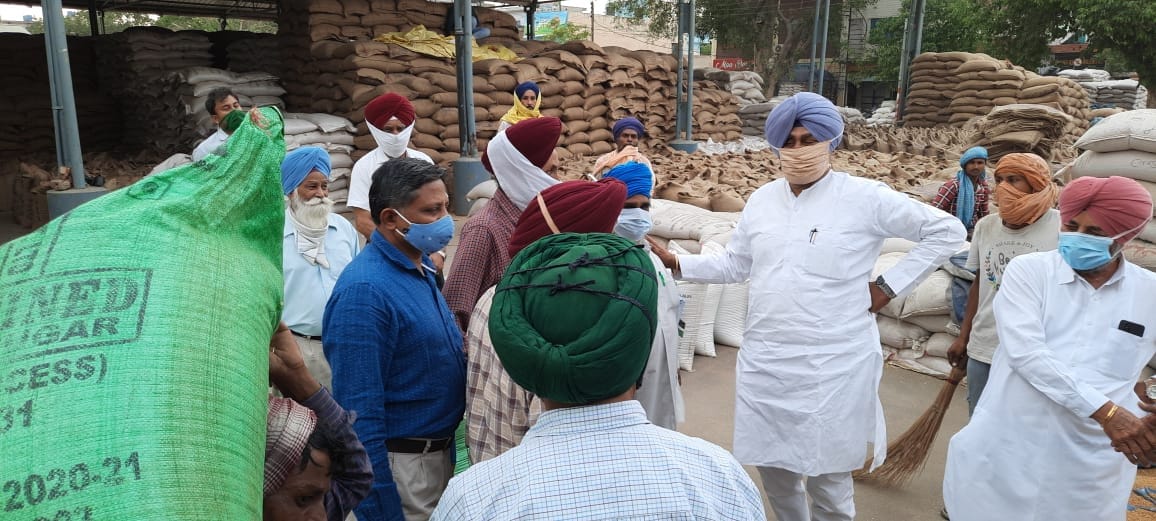 Former Cabinet Minister, Jagmohan Singh Kang checked procurement arrangements in Anaj Mandi