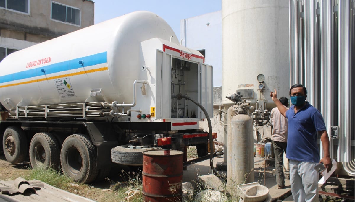 Varanasi: Closed oxygen plant in Darekhu  will start soon, District Magistrate directed to speed up preparations 