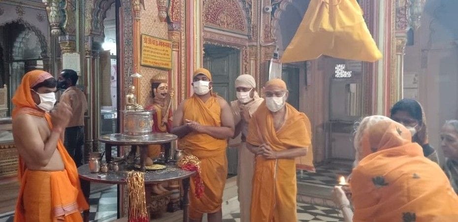 Hathras: Worshiping at home on Mahavir Jayanti