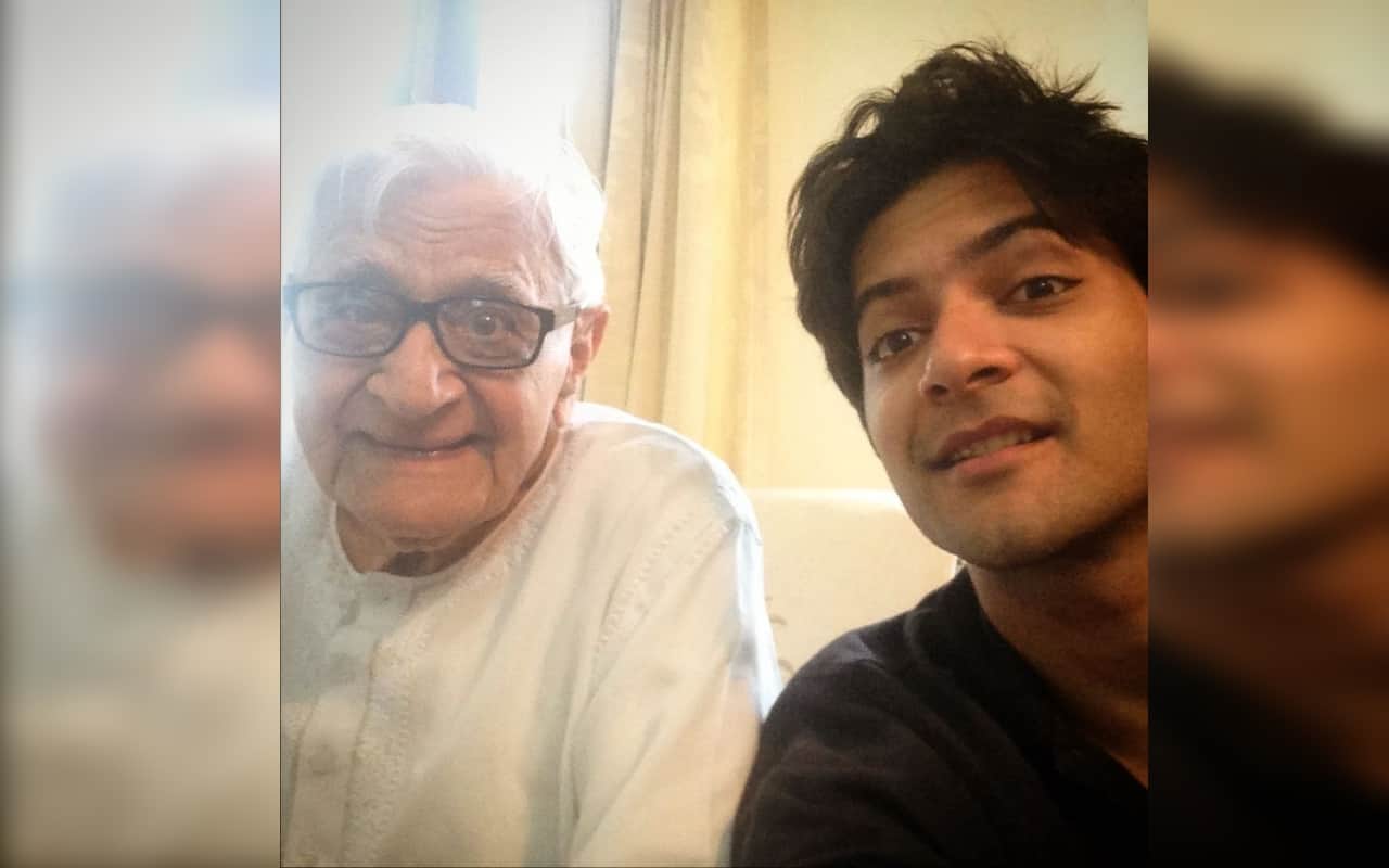 Padma Bhushan pandit Rajan Mishra Passed away and Pooja hegde tested corona positive top 5 news