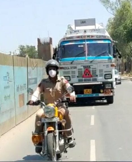 Oxygen tanker transported to GTB Hospital after police constructed Green Corridor