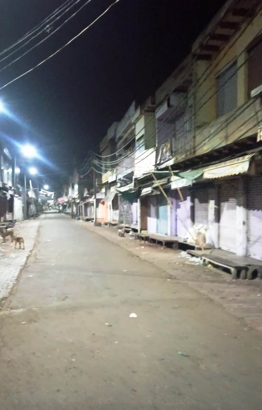 Silence in the markets, roads drowned in silence