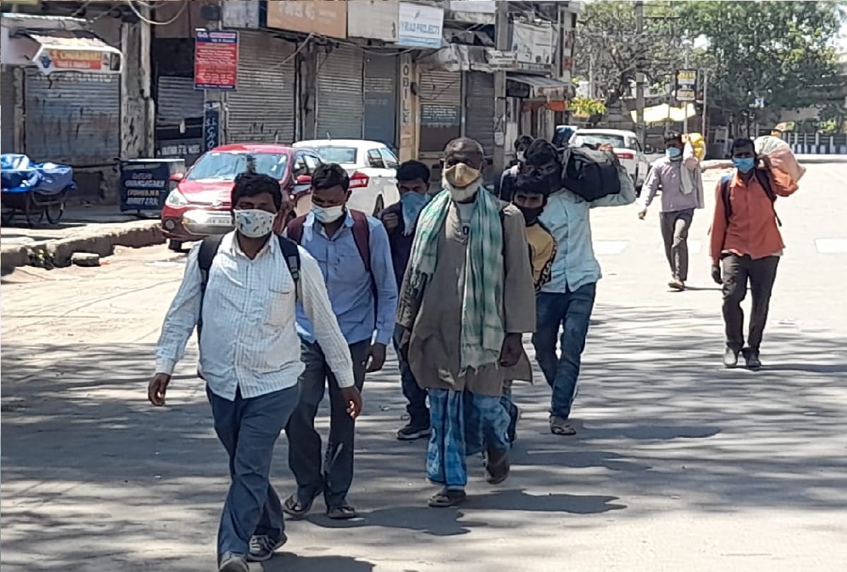 workers are migrating from Jammu and Kashmir due to Corona infection