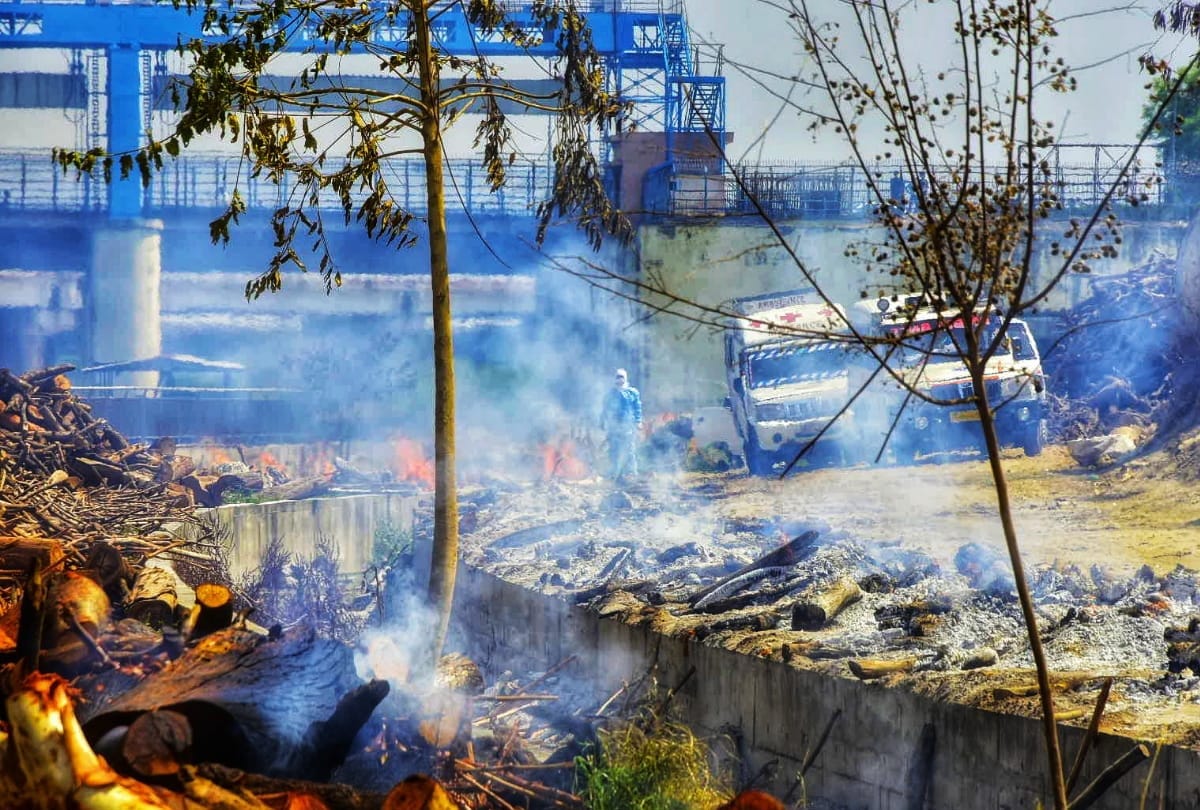 nagar higam wants help from government to cremate dead bodies in Lucknow.