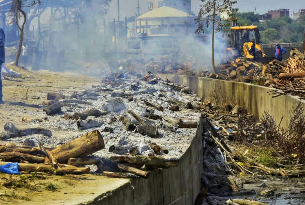 nagar higam wants help from government to cremate dead bodies in Lucknow.