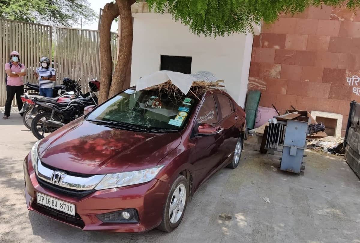 son father dead body carried to crematorium on the roof of the car in agra