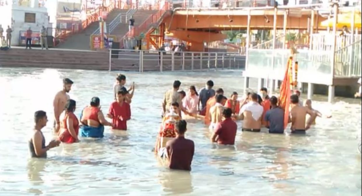 Haridwar Kumbh Mela 2021 latest news : dev doli kumbh snan in her ki paidi today