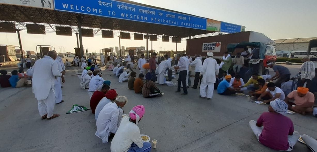 Debate between farmers and police on KMP, make toll plaza free again