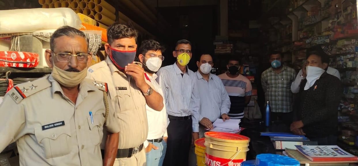The agency operator was supplying oxygen cylinders to private hospitals in the name of civil surgeon, and the team took action