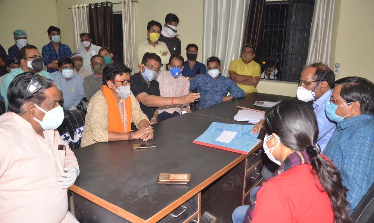 BJP's ruckus at CMO office, Remedesivir injection distributed for free