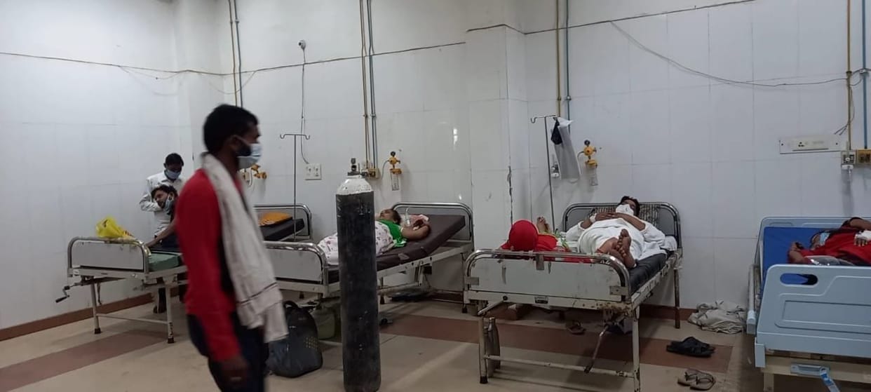 imarajensee vaard mein okseejan aapoorti band, hangaama
