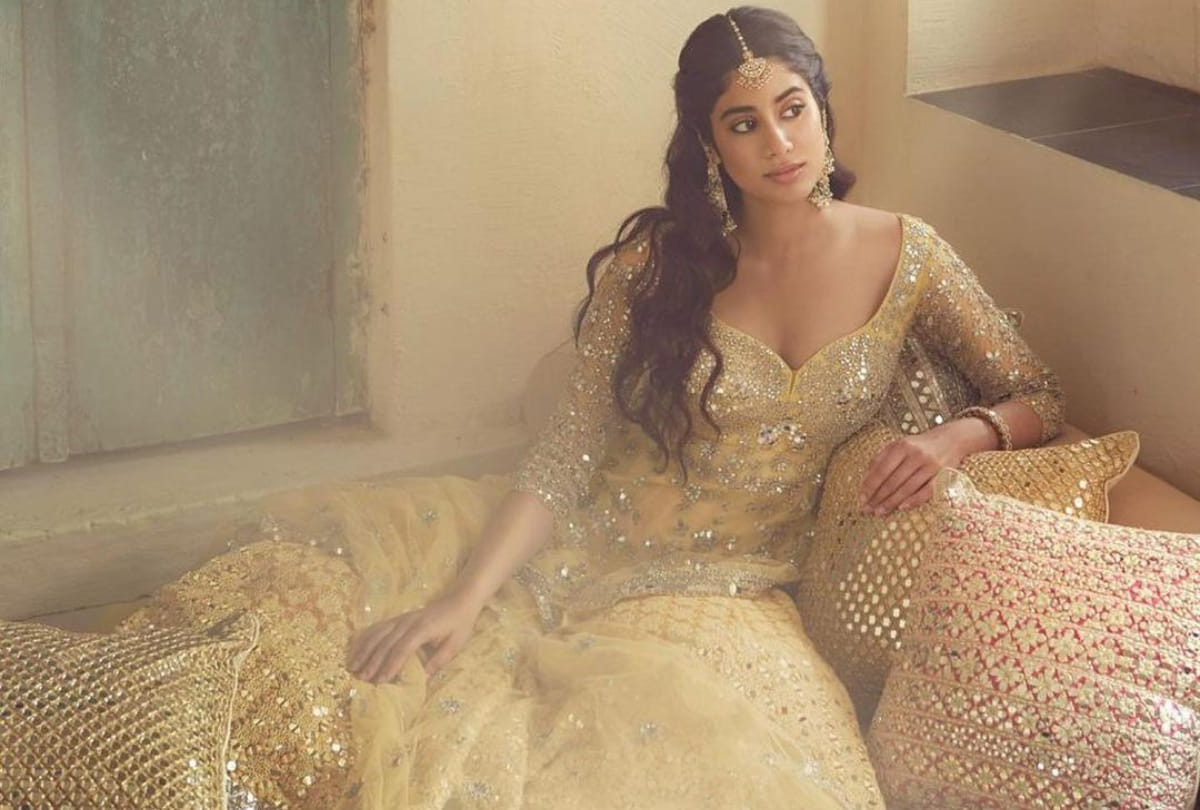 hina khan bridal look in pink lehenga maang tikka and nath like royal