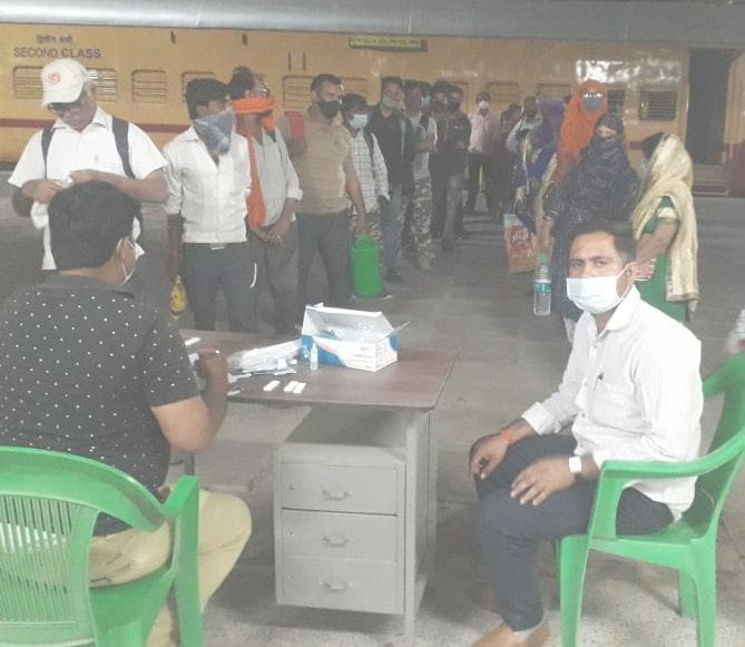 8 positive case in train come from AGra