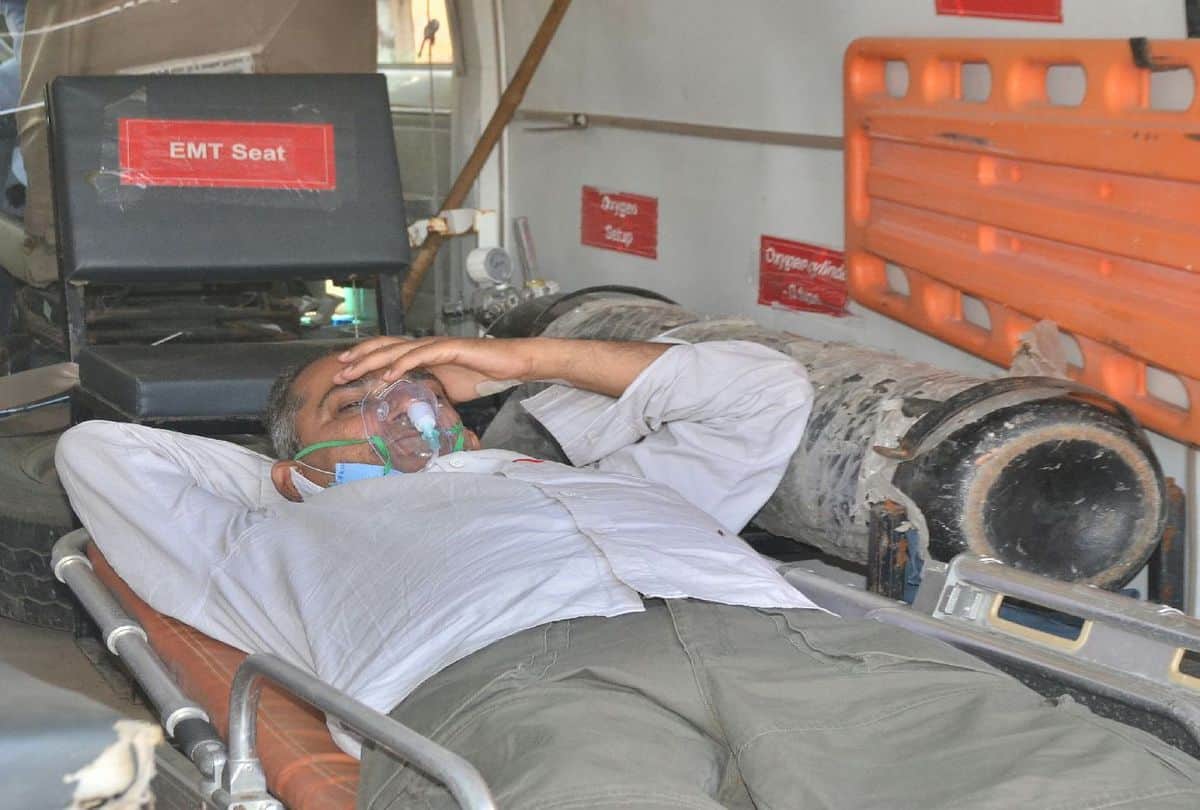 many patients did not getting treatment due to lack of oxygen at hospitals in agra