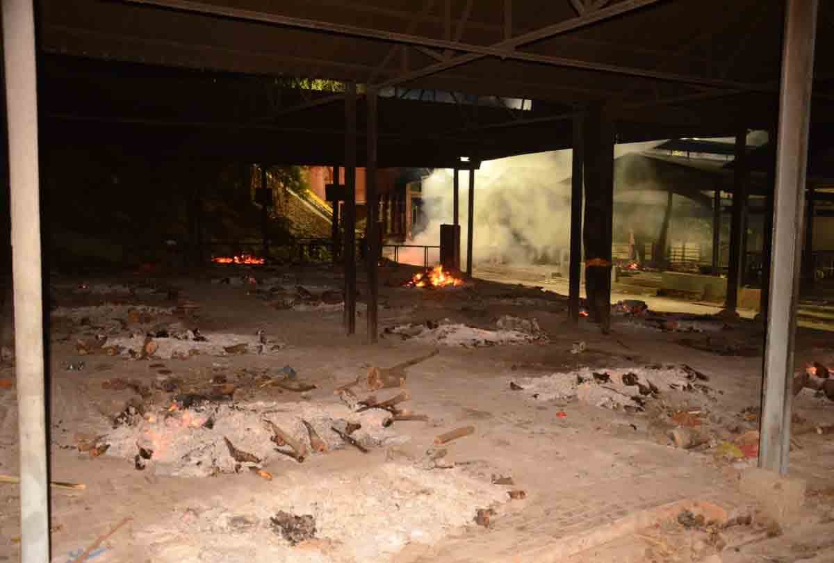 corona death: 496 funerals in one day, cremation ground less on ghats