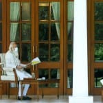 पीएम नरेंद्र मोदी को जानकारी देते सीडीएस जनरल रावत