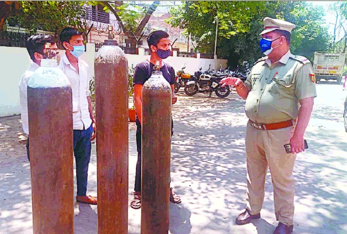 Delhi news: Now people are also asking for help from police stations