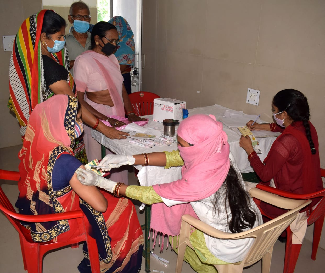 Corona vaccine applied to 64 centers of 1280 people
