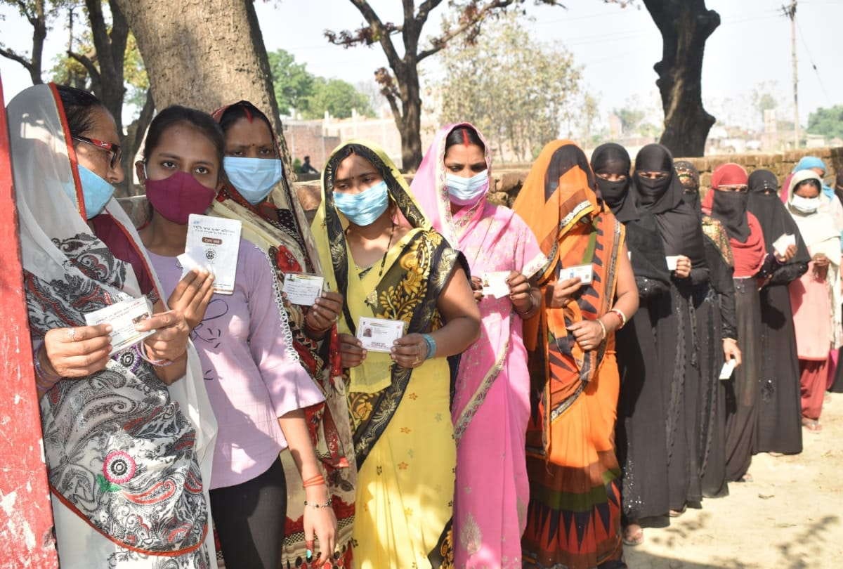 Up Panchayat Phase 3 Election 2021 Live Updates up gram panchayat election siddharthnagar latest photos