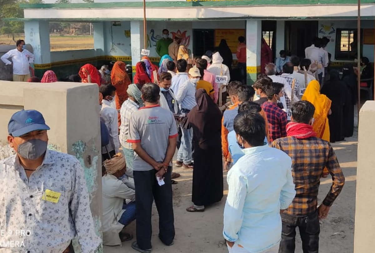 Up Panchayat Phase 3 Election 2021 Live Updates up gram panchayat election siddharthnagar latest photos