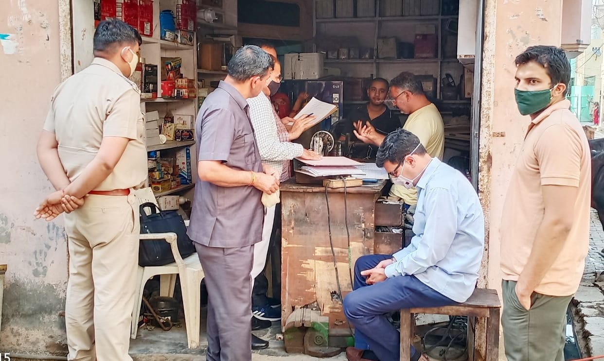 On the second day too, officials caught the black marketing of oxygen cylinders