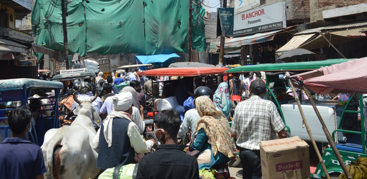 Hathras: Market buzzed again after two days of Corona curfew