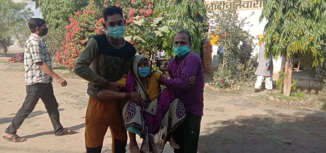 The mercury is 40 then the age of 80, the village government turns out to make voters