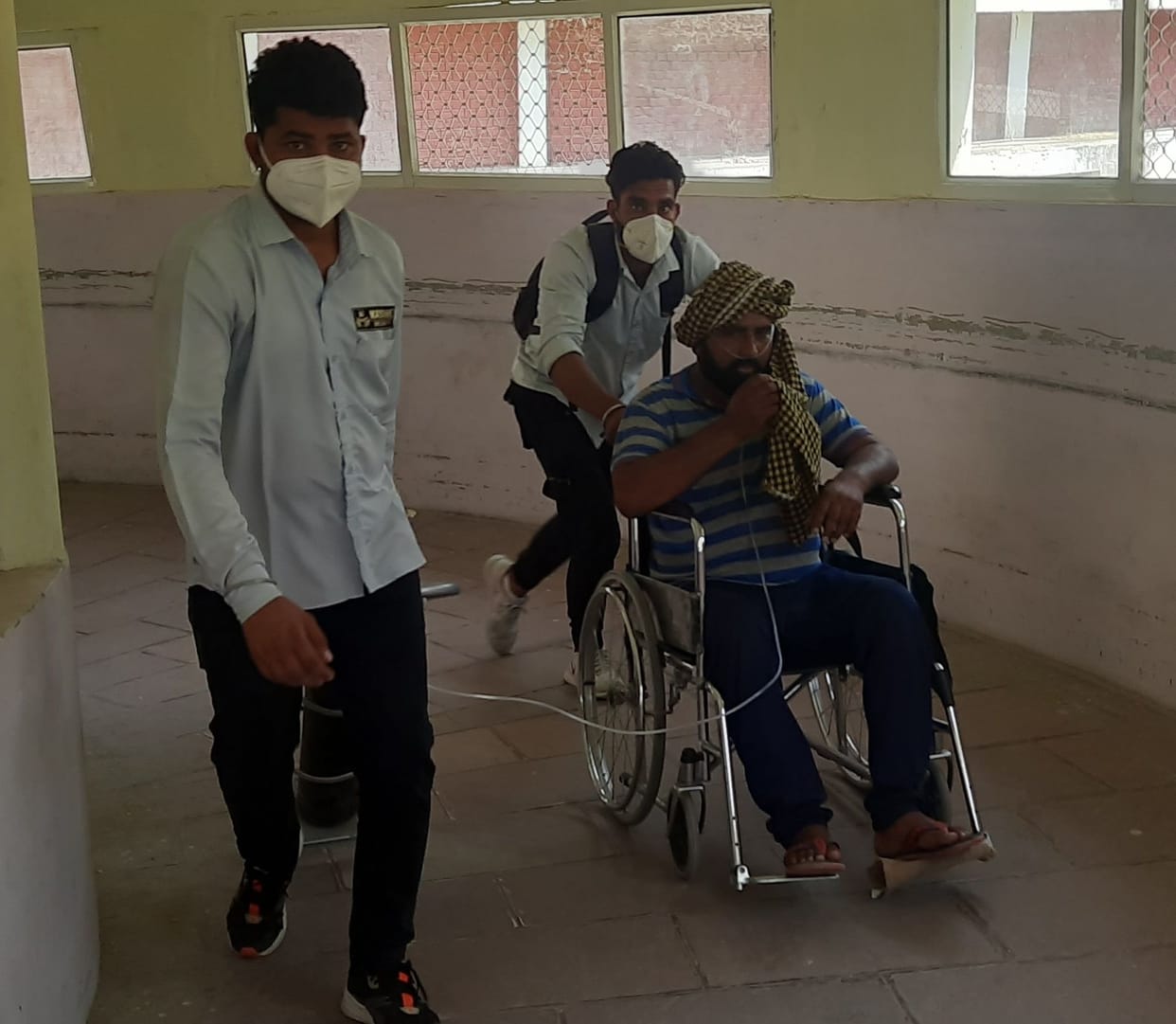 35 oxygen cylinders worked at night, 50 serious patients shifted to new building